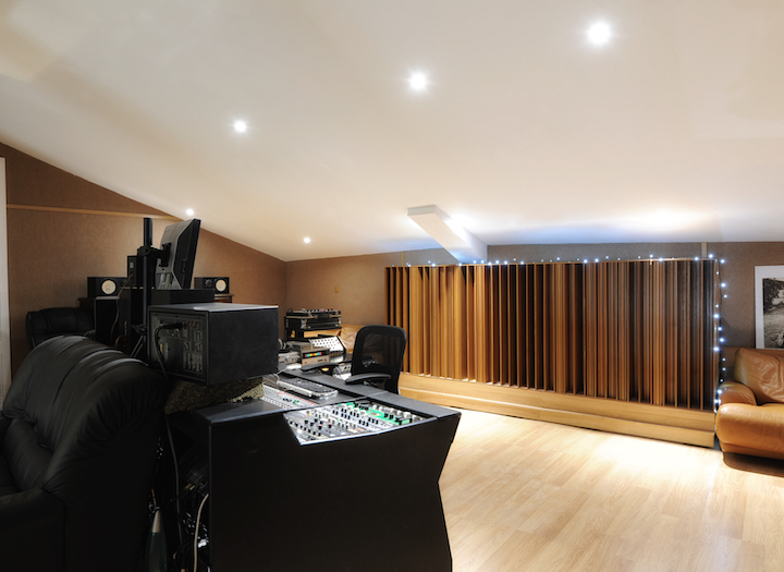 Mastering DNS on Linux: From Command-Line Queries to Packet-Level Analysis